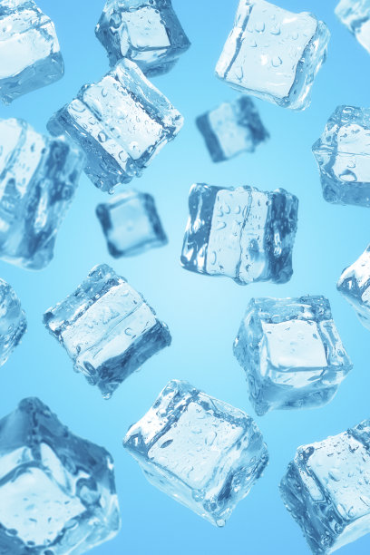 冰块落在顶部图片下载