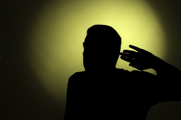 一个男人的剪影图片下载