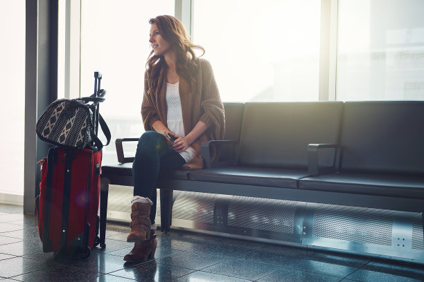 他在那儿图片下载