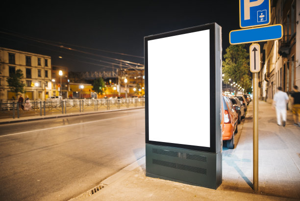 夜晚的街头广告牌图片下载
