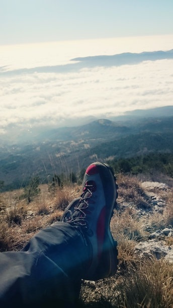 在山顶休息图片下载