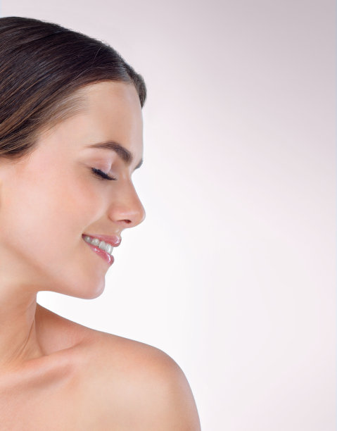 当她的皮肤新鲜时，她感觉最好图片下载