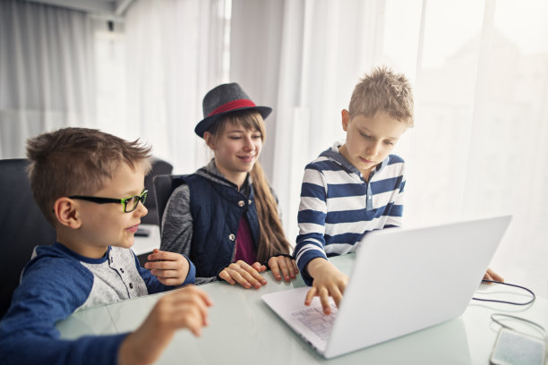 儿童在家编程图片下载