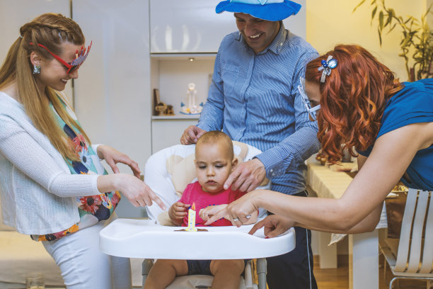 看看今天谁满一岁了图片下载