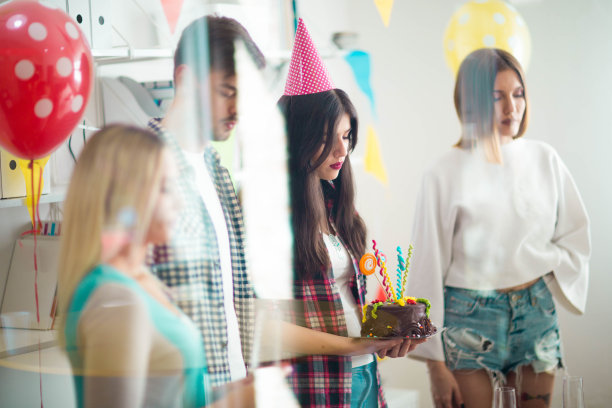 工作时的社交聚会图片下载