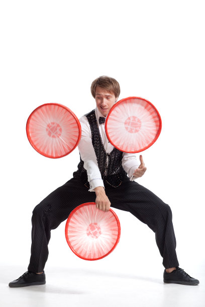 表演者展示他的变戏法的能力图片下载