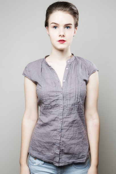 年轻女子肖像图片下载