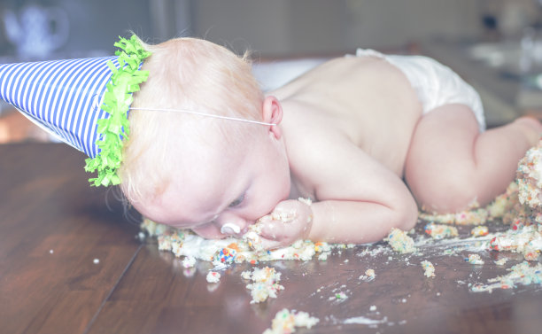 第一个生日蛋糕图片下载