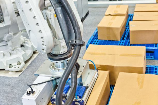 工业运输机器人手臂工作图片下载