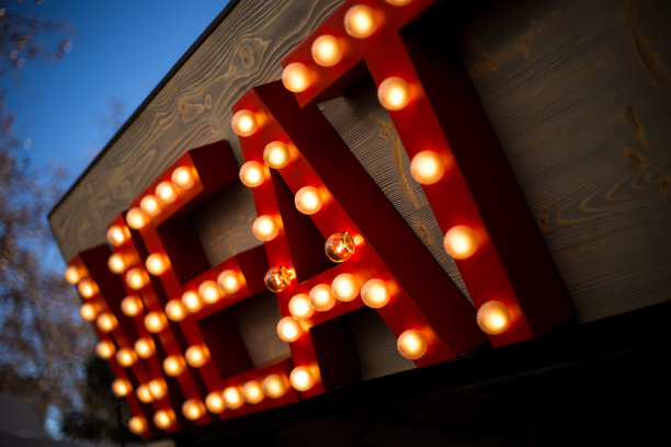 巨大的街头食品肉灯标志图片下载