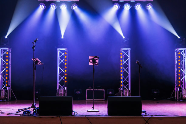 空旷舞台上的灯光秀图片下载