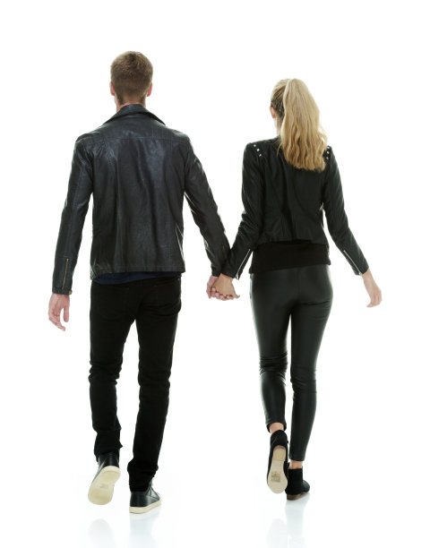 夫妻一起散步的后视图图片下载