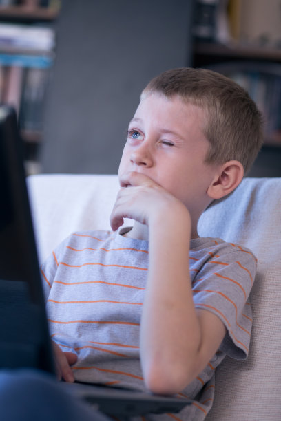 可爱的男孩的想法图片下载