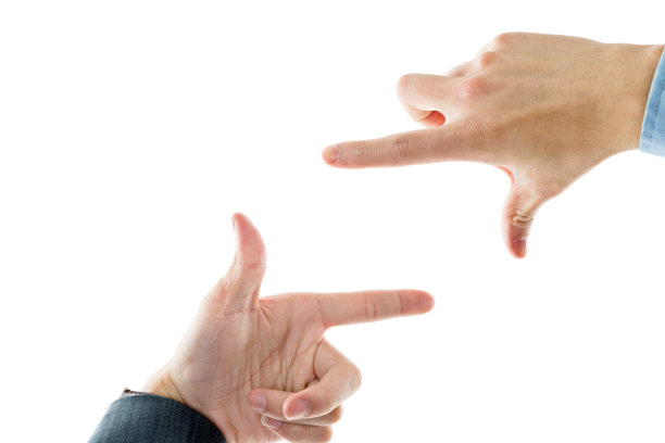 男人的手使框架孤立在白色的背景图片下载