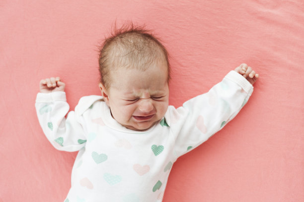 婴儿哭了图片下载