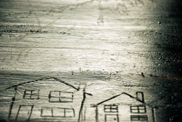 桌子上的家庭涂鸦图片下载