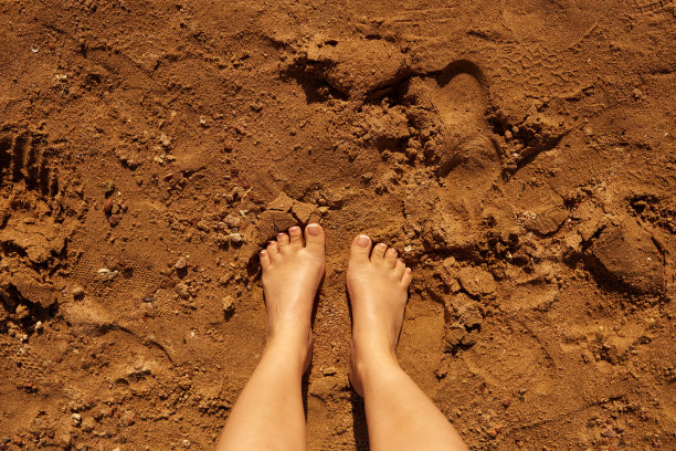 享受滚烫的沙滩图片下载