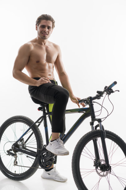 一个骑山地车的人的肖像图片下载