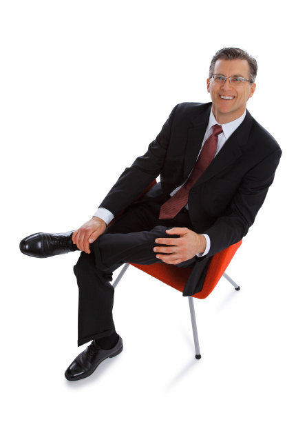 商人在红色椅子上孤立在白色图片下载
