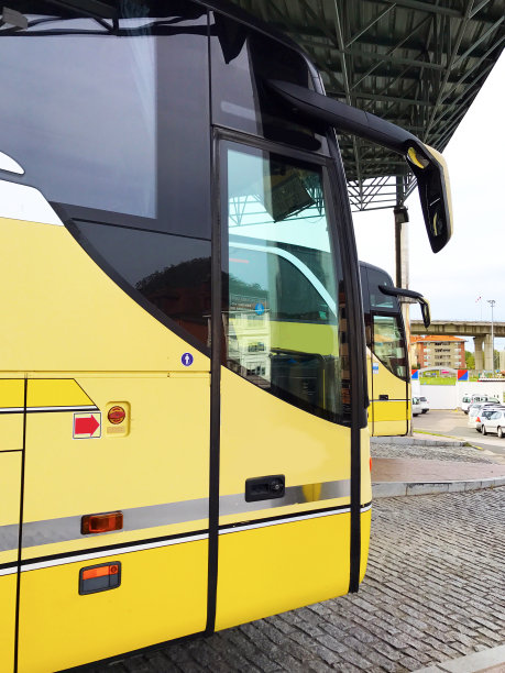 黄色的公共汽车图片下载