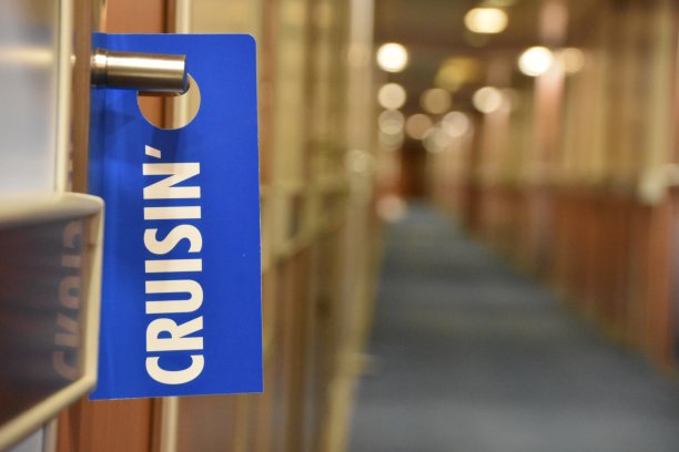 在门把手上签名....cruisin图片下载