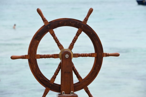 船的方向盘图片下载