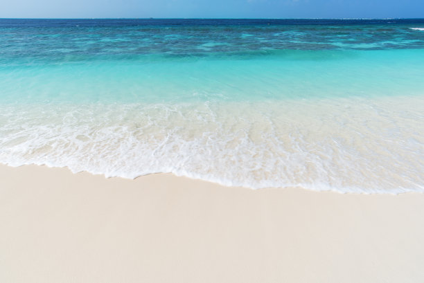 沙滩上的海浪素材图片