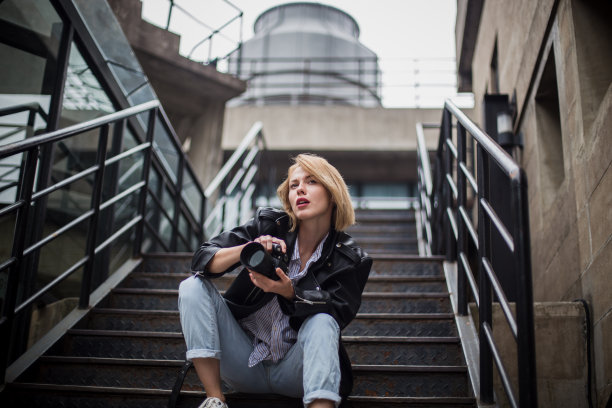 户外摄影的女孩图片下载