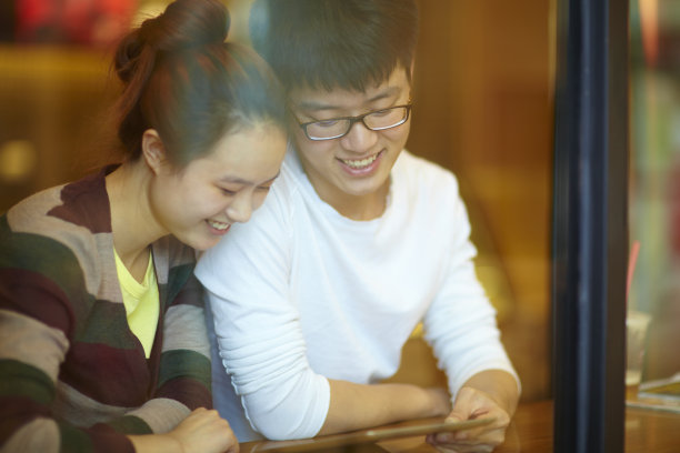 夫妻照片素材ID：153703846