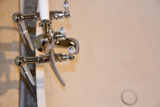 往下看浴缸图片下载