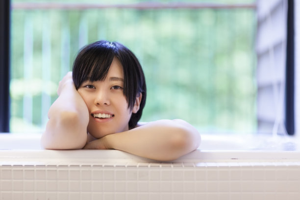 巴斯的年轻女子肖像图片下载