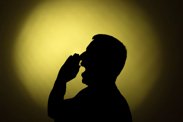 一个男人的剪影图片下载