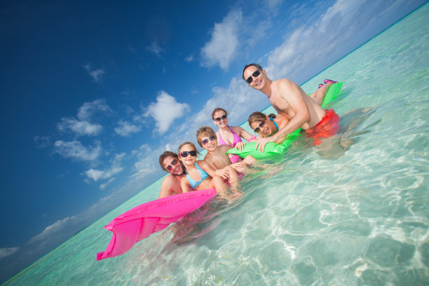 朋友暑假热带海图片下载