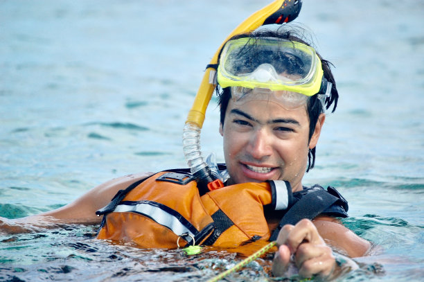 浮潜的冒险图片下载