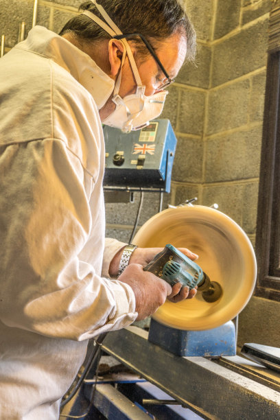 工匠木材车削图片下载