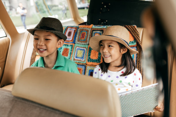 幸福的四口之家图片下载