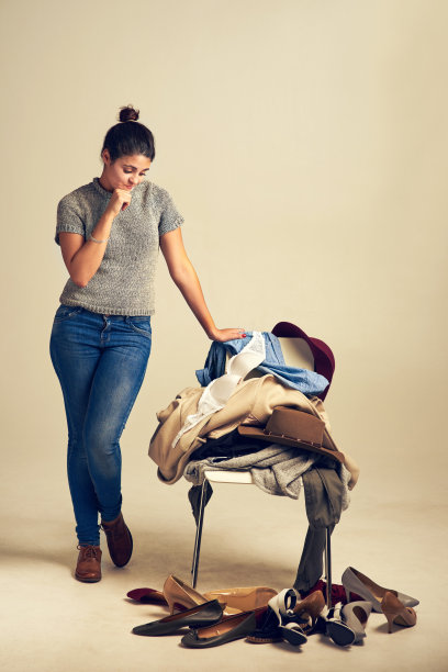 一套衣服可以决定这一天的成败。做出明智的选择图片下载