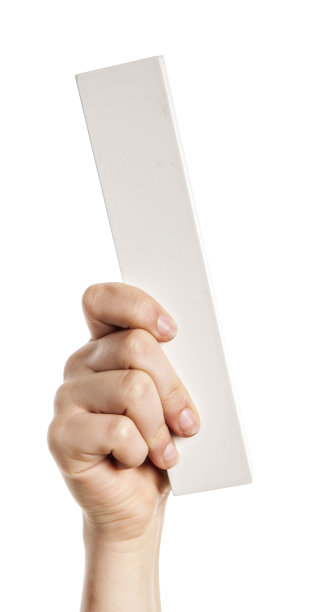 女手举着3d大写字母I图片下载