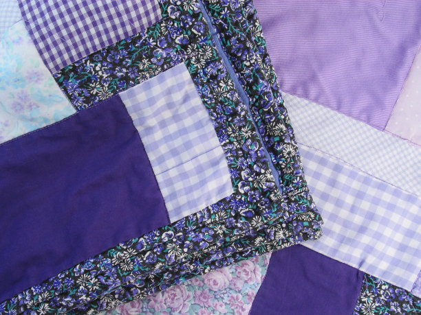 紫色的被子角图片下载