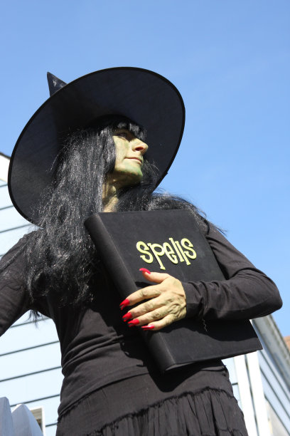 女巫的画像图片下载