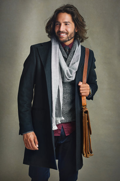 男人也可以精心打扮图片下载