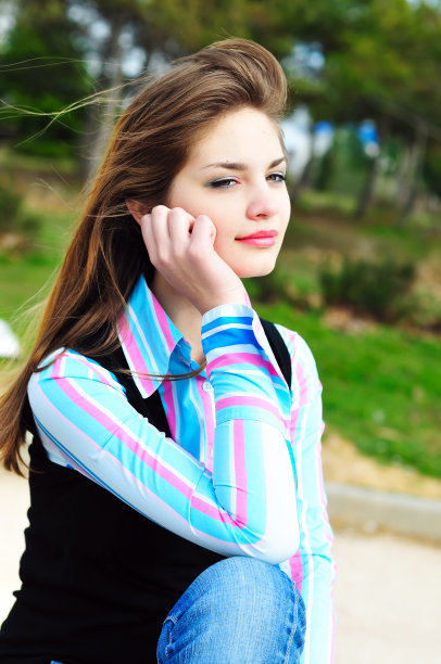 忧郁的女孩图片下载