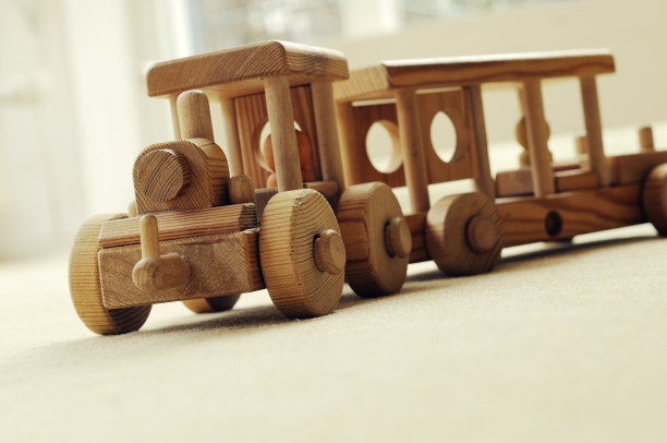 木制玩具火车图片下载