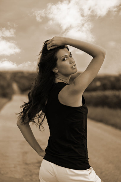 时尚的女孩图片下载