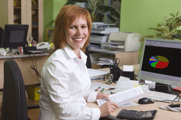 工作场所的女性职员图片下载