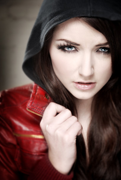 贫民窟的女孩素材图片