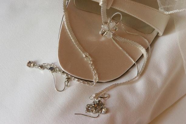 新娘的拖鞋图片下载