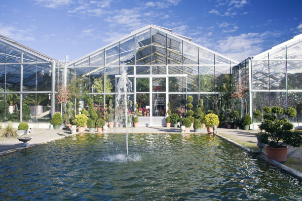 温室和池塘图片下载