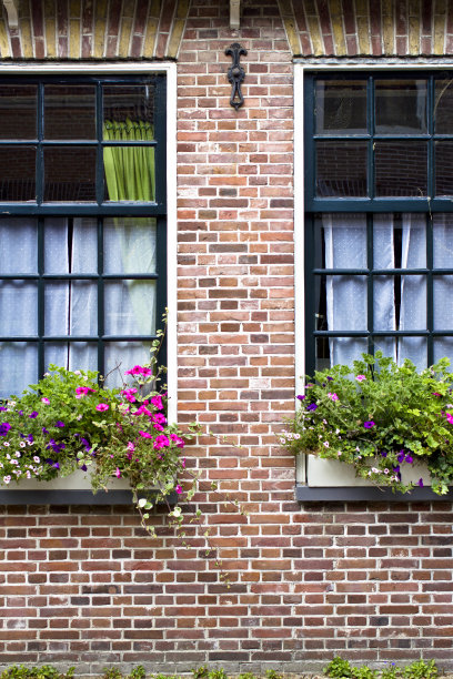 两扇窗户图片下载