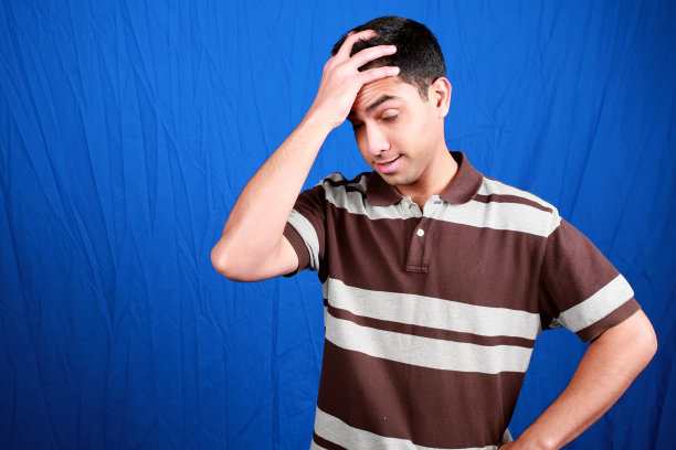 年轻的印度学生。图片下载